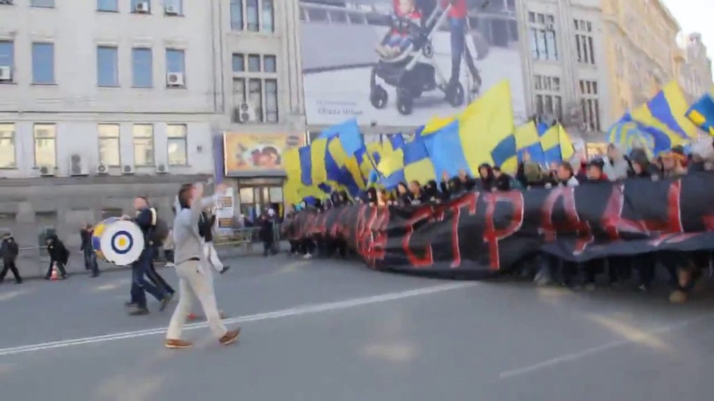 Харківські ультрас пройшли Харковом і заспівали хіт про Путіна (відео)
