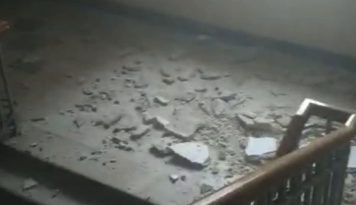 В одной из школ Харькова обвалился потолок (фото)