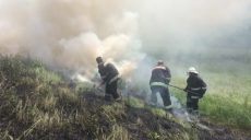 Трава і комора горіли на Харківщині через обстріли росіян – ДСНС