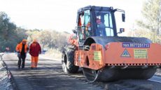 На дорогах державного значення працюють 25 бригад ремонтників (відео)