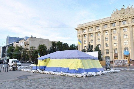 В палатке на площади Свободы нашли предвыборную агитацию