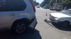 На Салтовском шоссе столкнулись Nissan и Opel (фото)