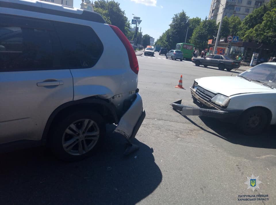 На Салтовском шоссе столкнулись Nissan и Opel (фото)