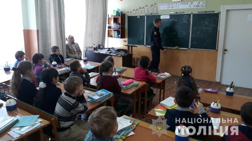 Правоохранители Харьковщины проводят профилактические беседы со школьниками