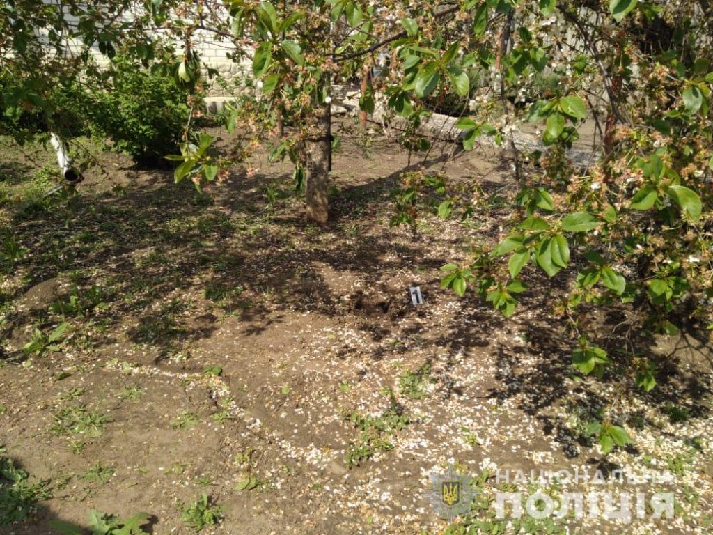Во двор жительницы Харьковщины бросили гранату (фото)