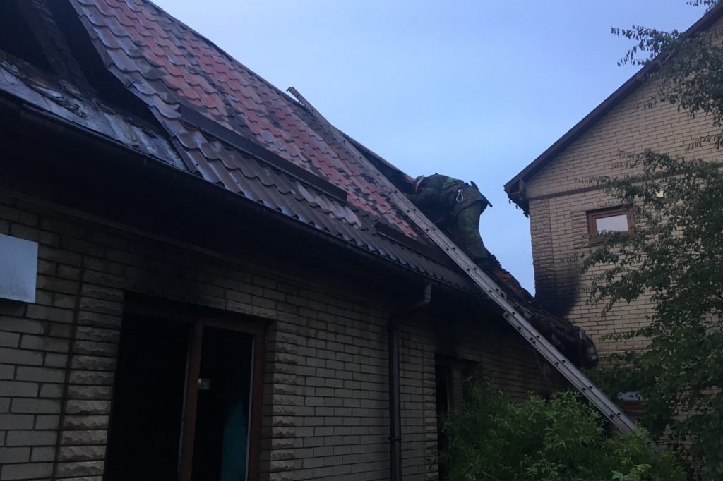 Под Харьковом горело частное имение (фото)