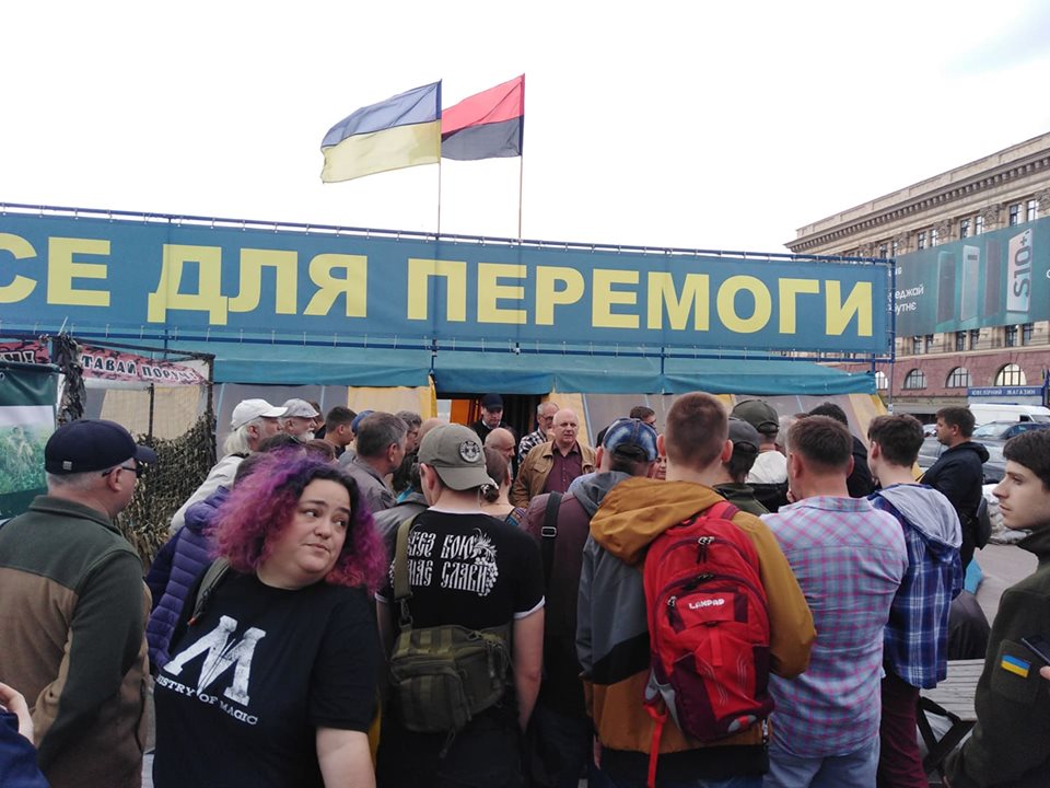 Палатку «Все для победы» в центре Харькова могут снести титушки — Россоха