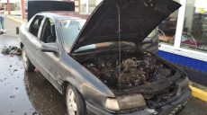 В Харькове на парковке «Эпицентра» сгорел автомобиль
