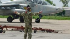 Выпускники летного факультета ХНУПС выполняют полеты на Су-25 и L-39 (фото)