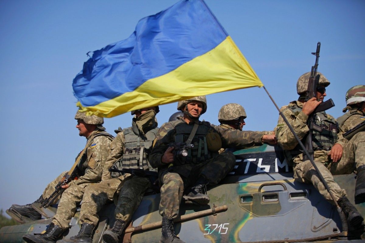 Сутки на Донбассе: ранены четверо украинских военных