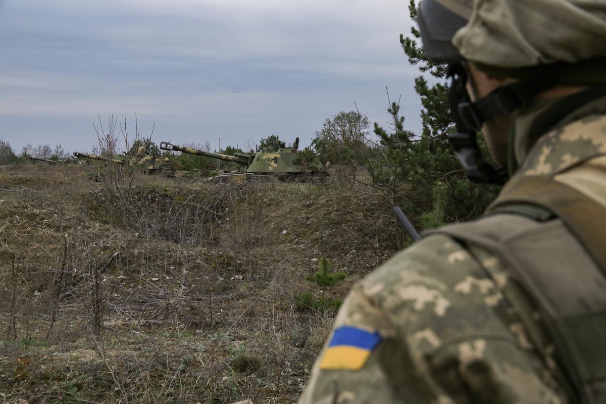 Сутки на Донбассе: один украинский военный ранен