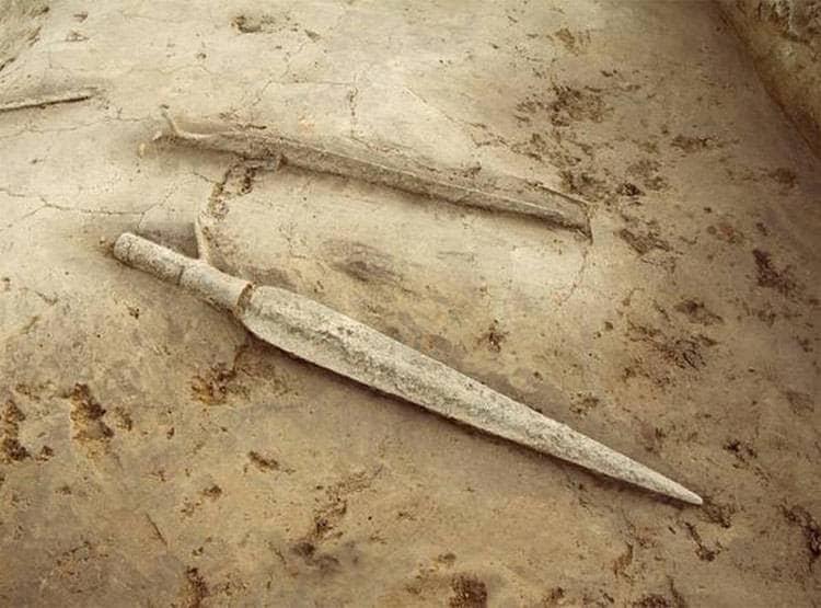 Более 4000 лет: в Индии раскопали женскую гробницу (фото)