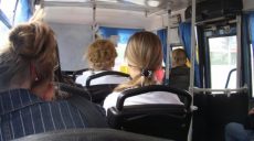 У Харкові водії маршруток довели до сліз чоловіка, який не має ніг (відео)