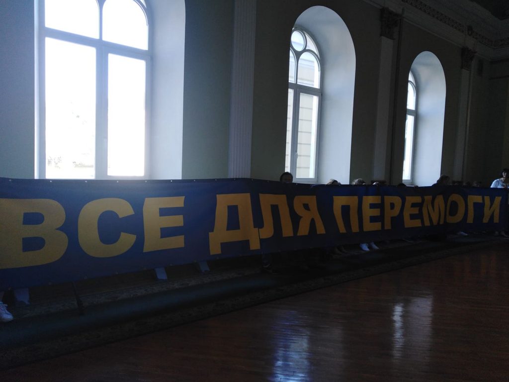 Харьковскому горсовету не удалось добиться сноса волонтерской палатки на площади Свободы