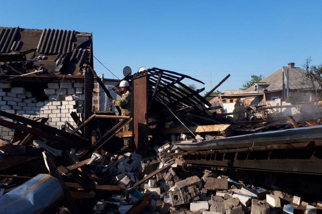 Взрыв на Харьковщине: сгорел Mercedes, у владельца обожжено 70% тела (фото)