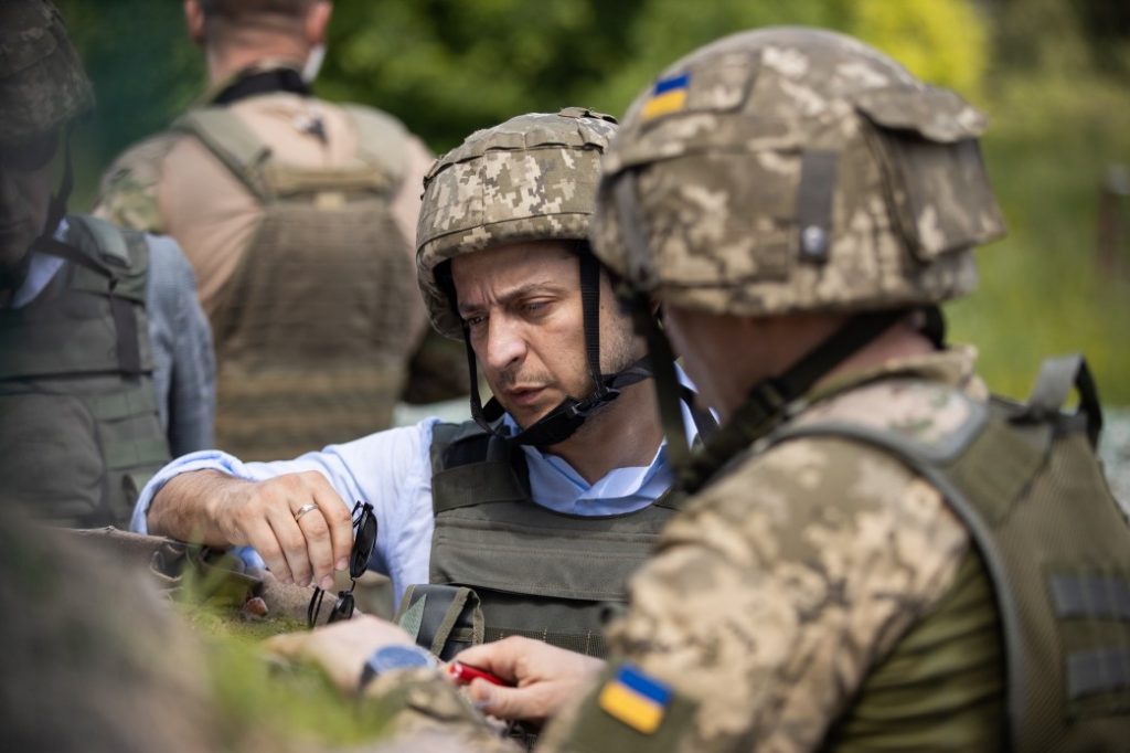 Зеленский посетил передовые позиции ВСУ на Луганщине