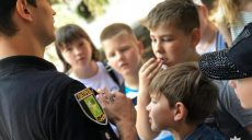 В Харькове дети захватили полицейских (фото)