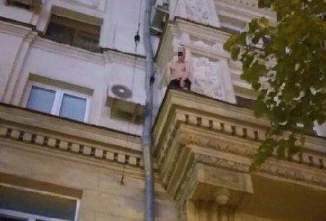 В центре Харькова предотвращено самоубийство (фото)