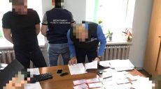 Чиновники Харьковщины задержаны при получении взяток (фото)
