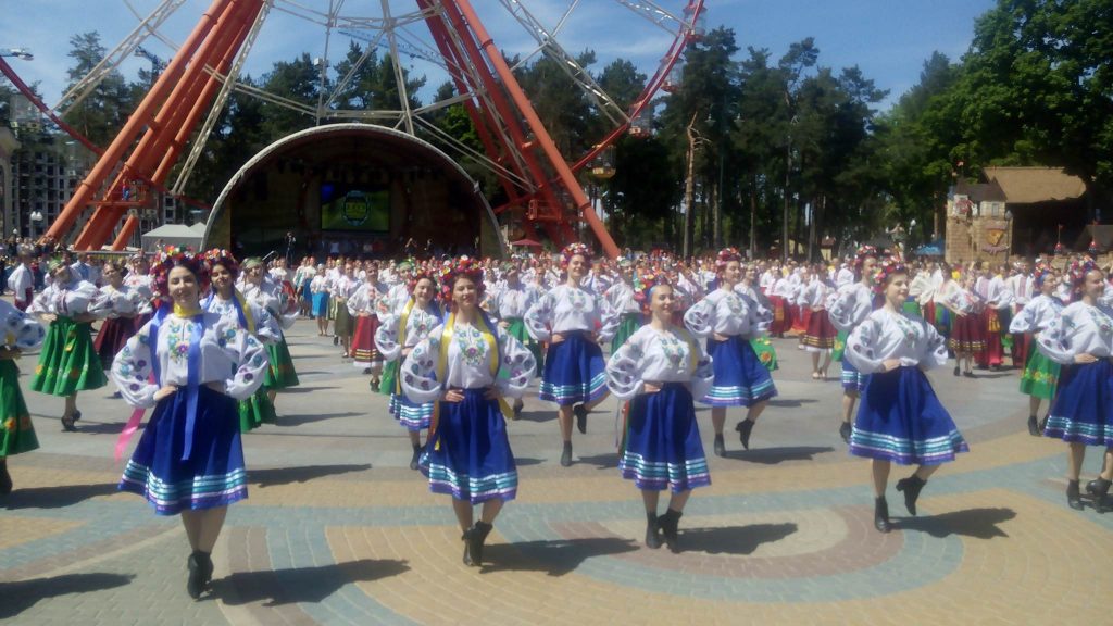 В Харькове поставили рекорд по массовому исполнению гопака (видео, фото)