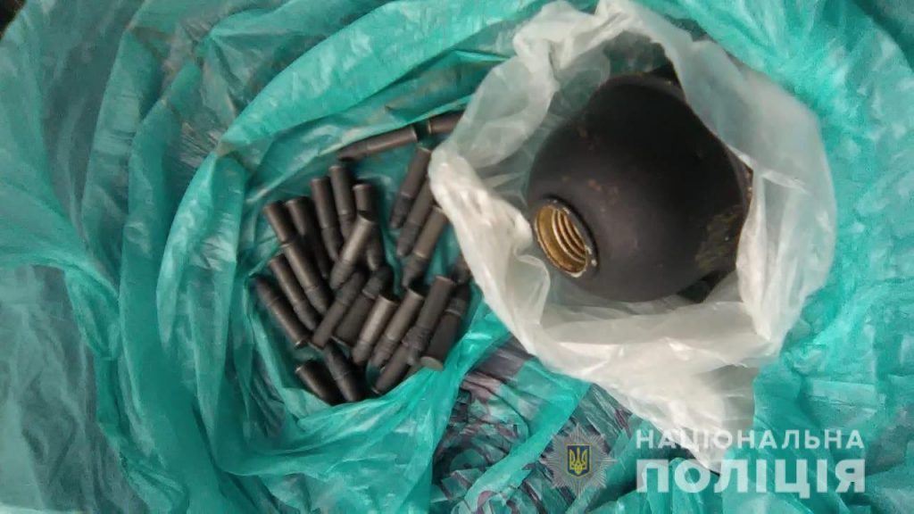 У жителя Харьковщины в доме нашли гранату и патроны (фото)