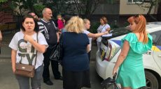 Харьковчане заявляют: соседка опасна для жизни их детей