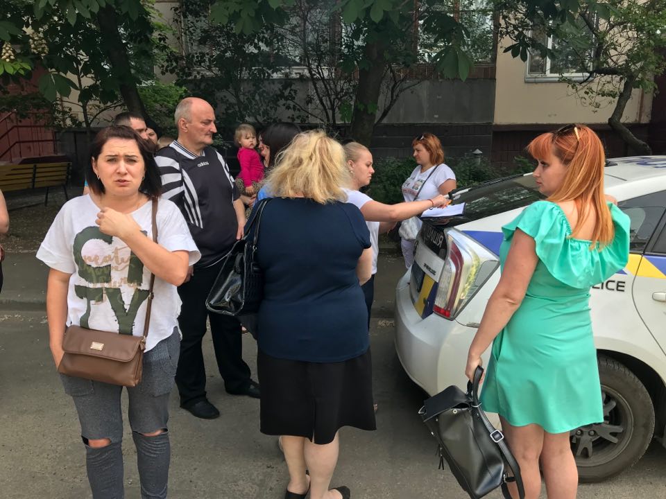 Харьковчане заявляют: соседка опасна для жизни их детей
