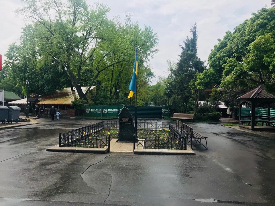 В Харькове восстановили памятный знак в честь провозглашения суверенитета Украины (фоторепортаж)