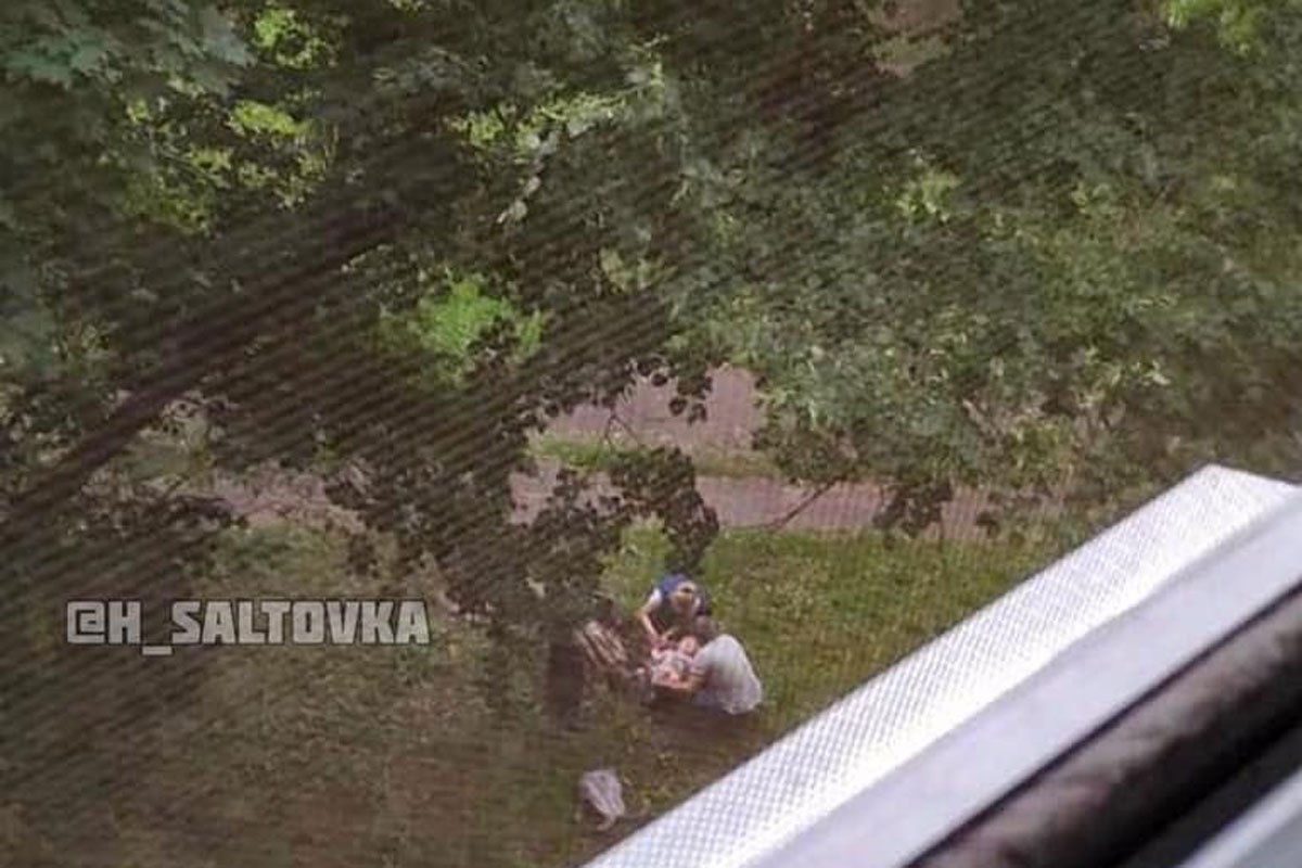 В Харькове из окна многоэтажки выпал маленький ребенок (фото)