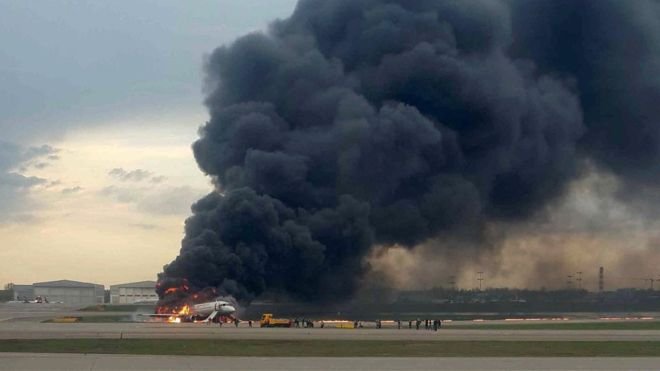 Авиакатастрофа в “Шереметьево”: выжили 37 человек из 78 пассажиров и членов экипажа (видео)