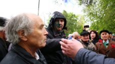 У Харкові проросійського активіста облили зеленкою (відео)