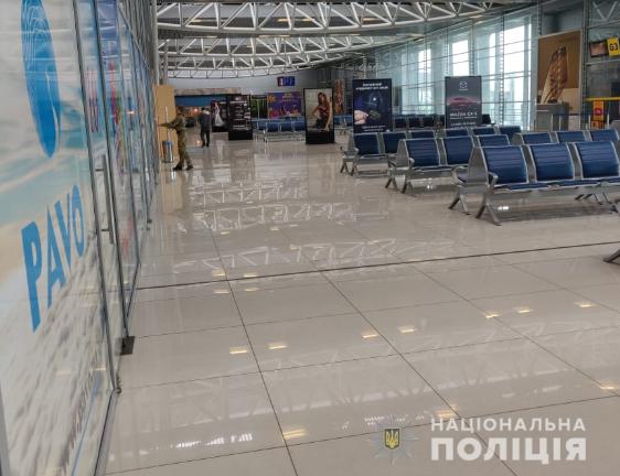 В аэропорту и на железнодорожном вокзале Харькова проведена массовая эвакуация граждан