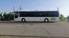 Пьяный мужчина в автобусе угрожал взорвать гранатой себя и сожительницу (фото, видео)