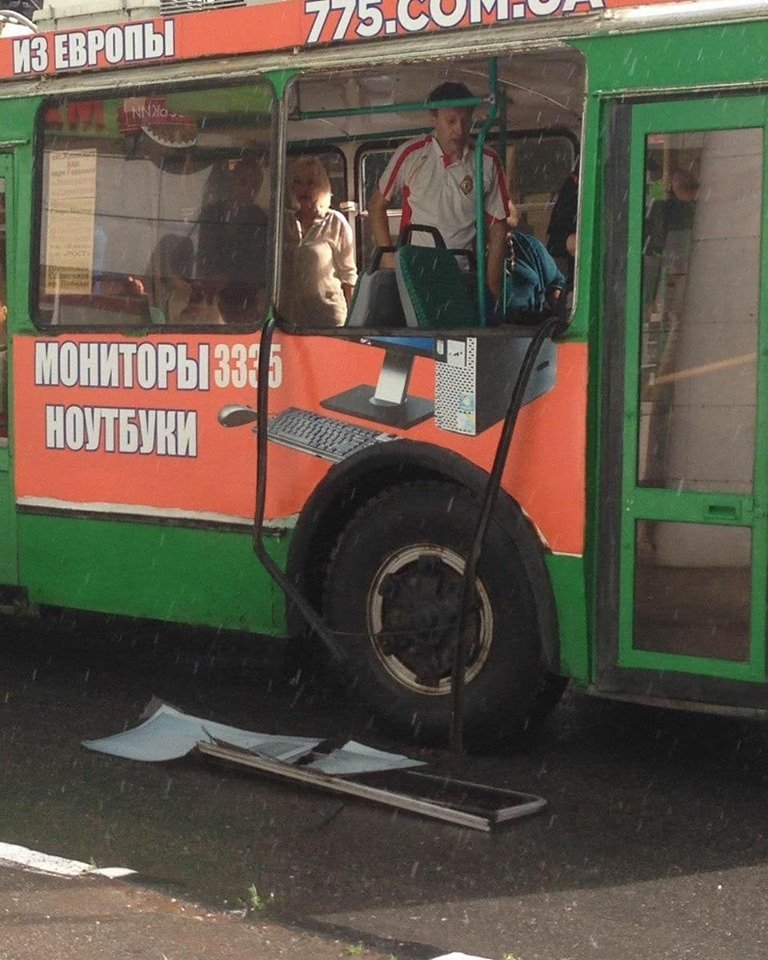 В Харькове в троллейбусе произошла драка (фото)