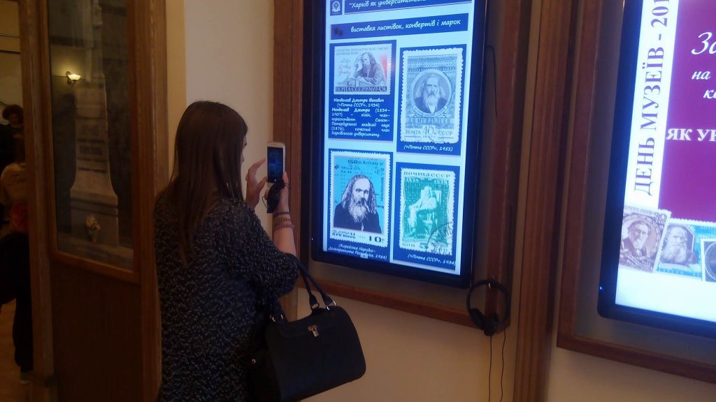 В харьковском университете показали уникальные марки и конверты (фото)