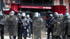 День труда в Париже закончился беспорядками и задержанием протестантов (видео, фото)