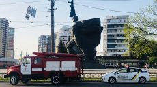 Черный пакет посреди улицы: правоохранители проводят проверку (фото)