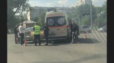 ДТП на Салтовке: иномарка не пропустила скорую (фото)