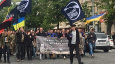 «Наш намет стояв, та буде стояти»: в центре Харькова прошел митинг против снесения волонтерской палатки (фото, видео)