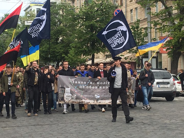 «Наш намет стояв, та буде стояти»: в центре Харькова прошел митинг против снесения волонтерской палатки (фото, видео)