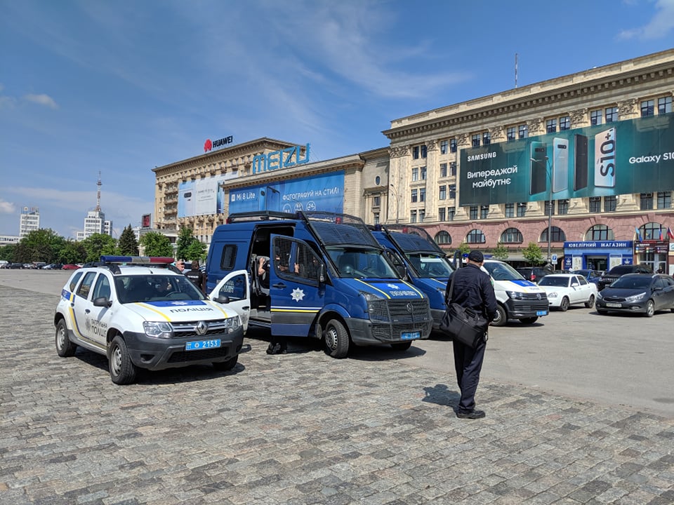 На площадь Свободы приехала следственно-оперативная группа