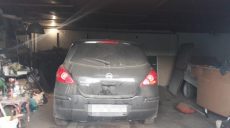 На Харьковщине у мужчины угнали автомобиль из гаража (фото)