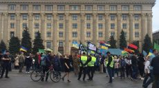 В Харькове проходит вече в защиту волонтёрской палатки (фото)