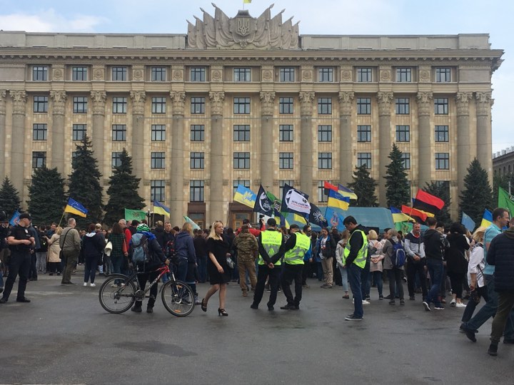 В Харькове проходит вече в защиту волонтёрской палатки (фото)