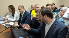 В деле о палатке на площади Свободы горсовет судится с жителем города Ровно (фото)