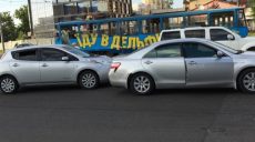 На Московском проспекте «Nissan» врезался в «Passat» (фото)