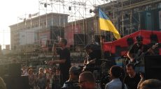 «Все буде Україна» — на площади проходит концерт в поддержку палатки «Все для победы» (фото, видео)
