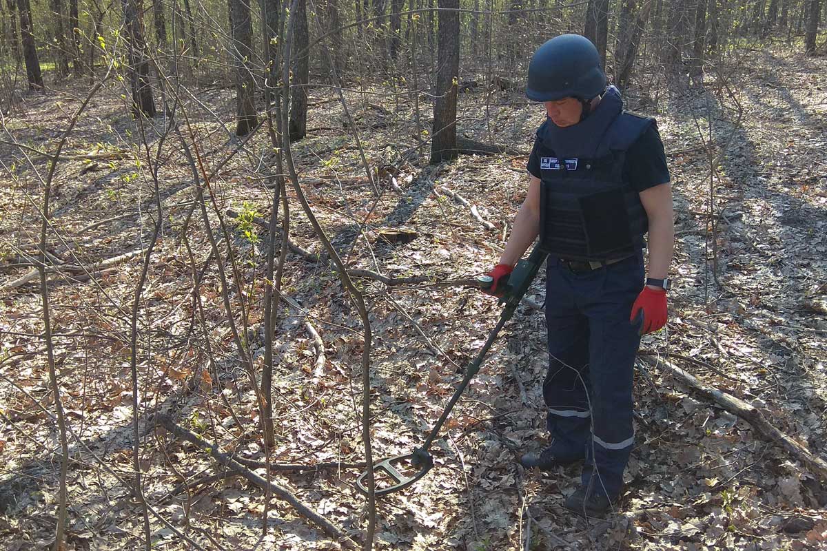 За сутки пиротехники обезвредили 63 боеприпаса
