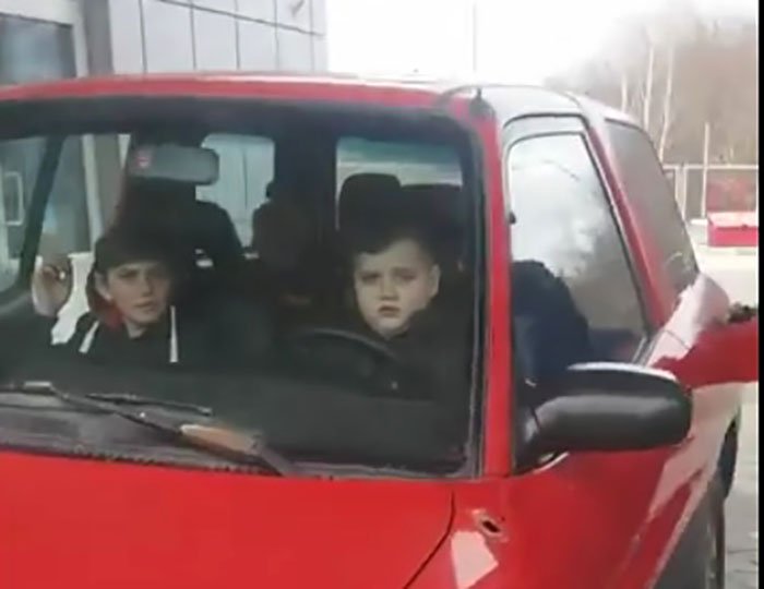 Суд наказал отца 13-летнего автолюбителя (фото)