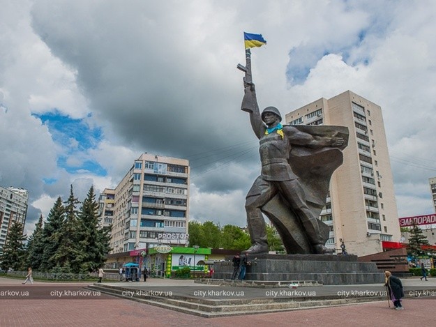 Полиция оцепляла памятник Воину-освободителю в Харькове